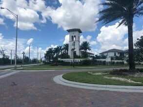 9824 W 34th Ct in Hialeah, FL - Building Photo - Building Photo