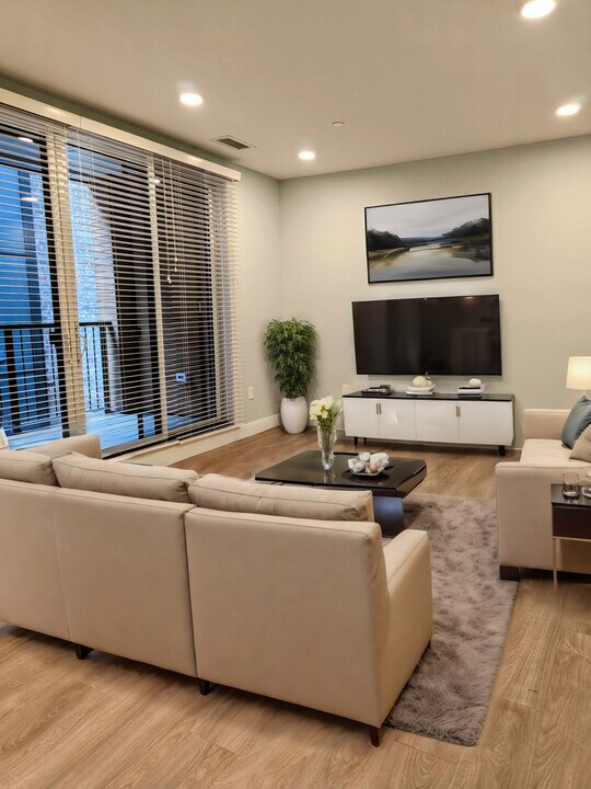 275 Border St, Unit 202 in Boston, MA - Building Photo