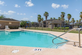 Amistad Apartments in Donna, TX - Foto de edificio - Building Photo