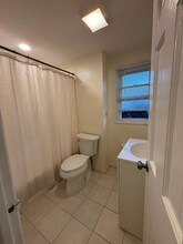 114 E Meadow Ave in East Meadow, NY - Foto de edificio - Building Photo