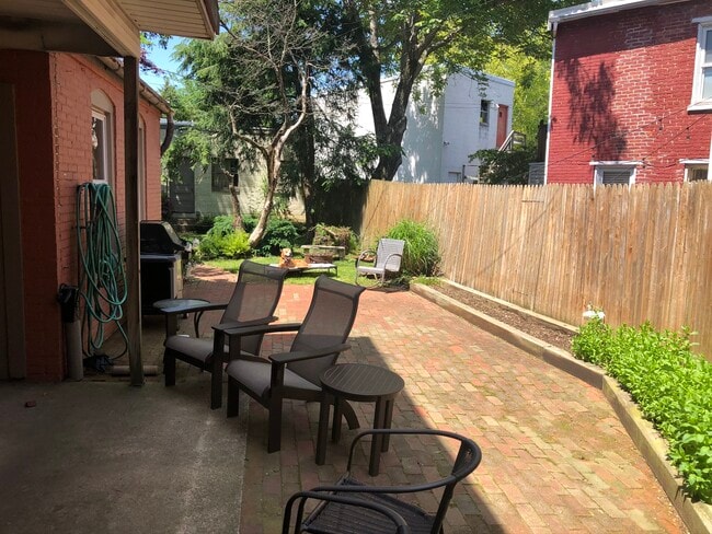 237 E Walnut St, Unit Floor 1
