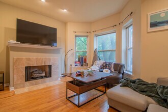 1017 W Dakin St in Chicago, IL - Building Photo - Building Photo