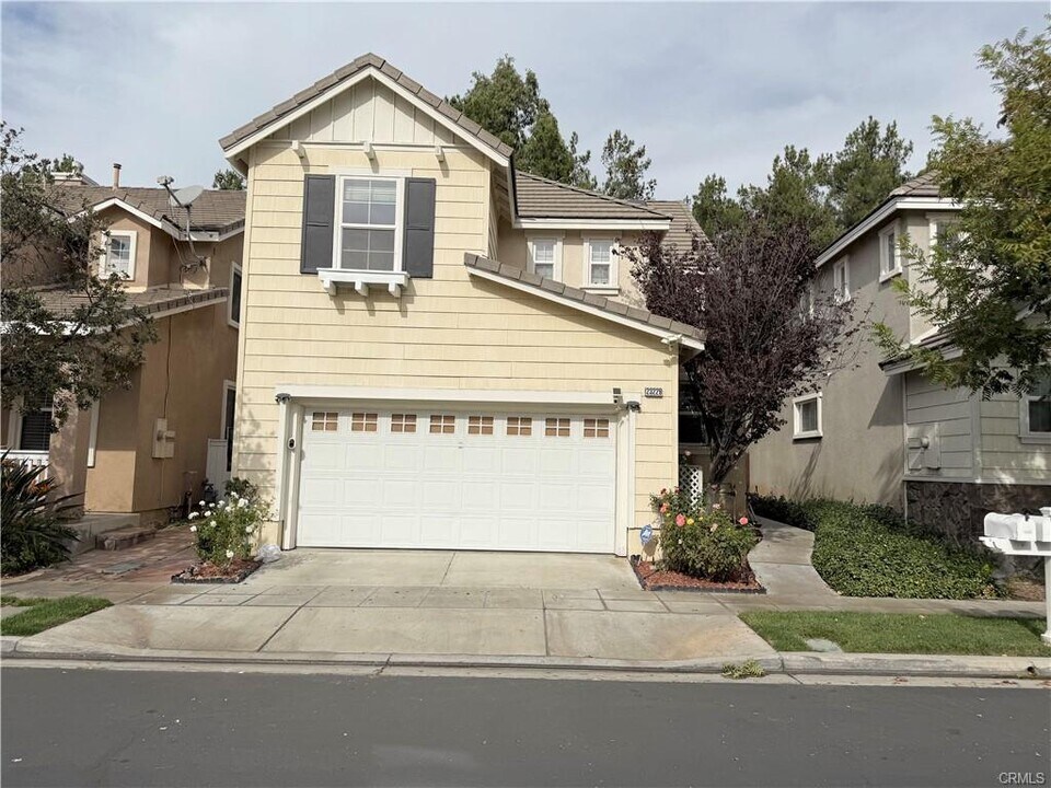 23229 Beachcomber Ln in Santa Clarita, CA - Foto de edificio