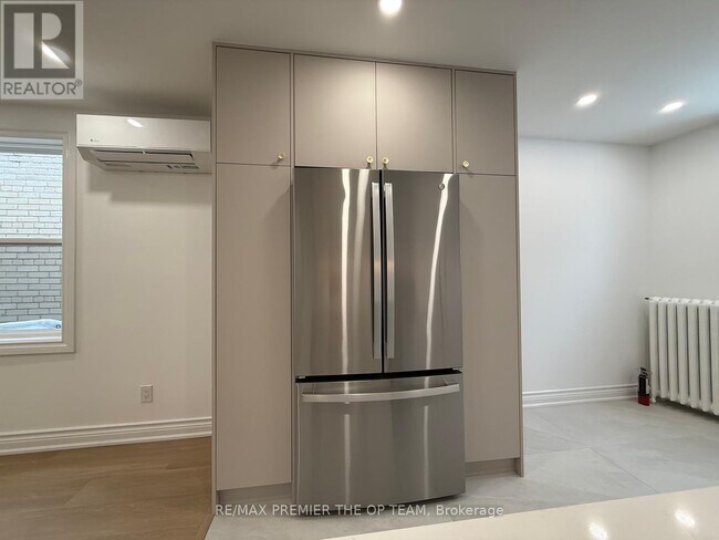 54 Vaughan Rd in Toronto, ON - Building Photo - Building Photo