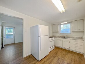 102-104 N Riverside Dr in Ames, IA - Building Photo - Building Photo