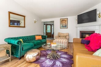 20-22-22 Bel Air Dr in Rhinebeck, NY - Foto de edificio - Building Photo