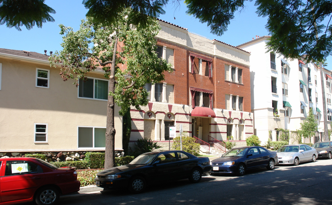 213 S Jackson St in Glendale, CA - Building Photo