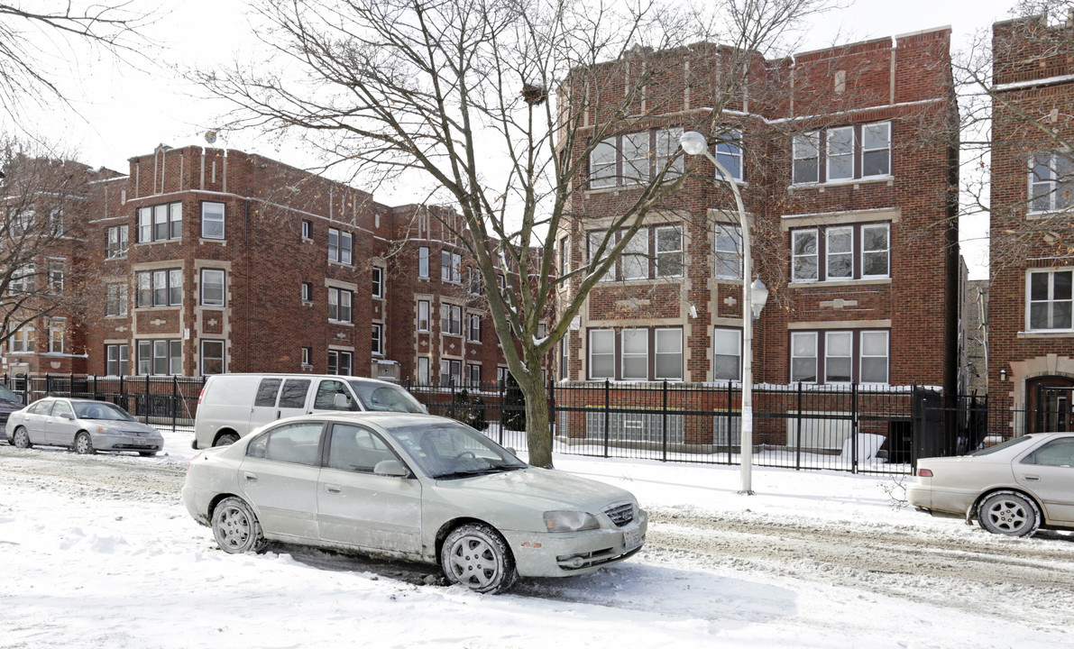 7526-36 S Colfax Ave in Chicago, IL - Building Photo