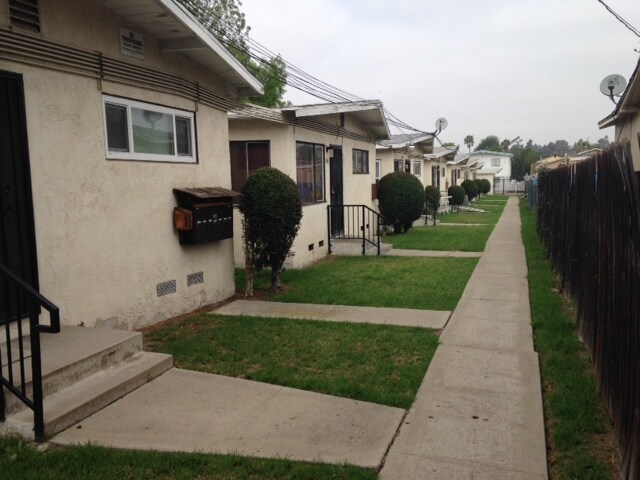 Santa Margarita Cottages in San Diego, CA - Building Photo