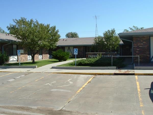 Presho Courts in Presho, SD - Foto de edificio