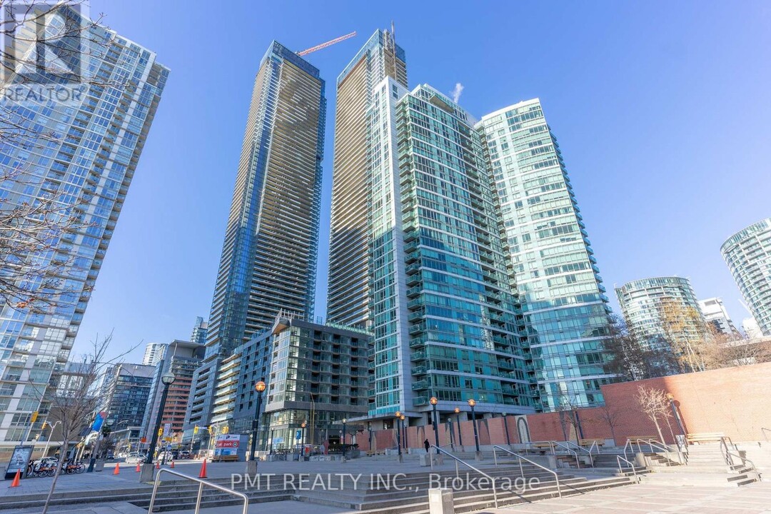 81-3581 Navy Wharf Ct in Toronto, ON - Building Photo