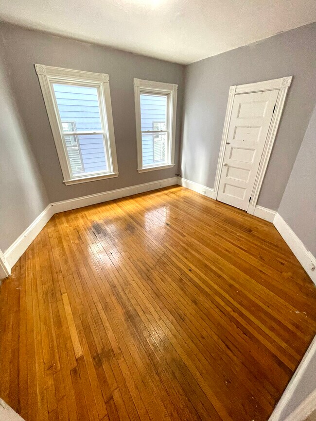 7 Greenmount St, Unit 2 in Boston, MA - Foto de edificio - Building Photo