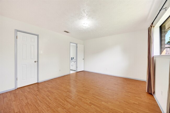 property at 3031 Shawnee Dr