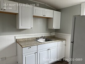 357 Hoyt St in Buffalo, NY - Building Photo