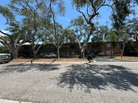 1257 Drew St, Unit 14 in Clearwater, FL - Building Photo