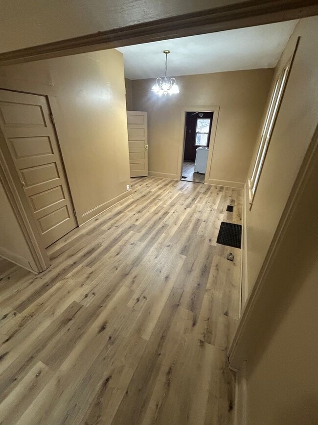 property at 606 E Riverside Dr