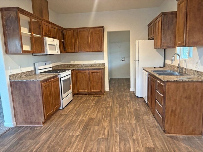 220 S Elk St in Hemet, CA - Building Photo - Building Photo