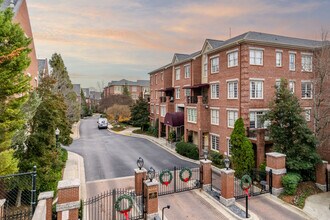 Brookwood Place On Peachtree in Atlanta, GA - Building Photo - Building Photo