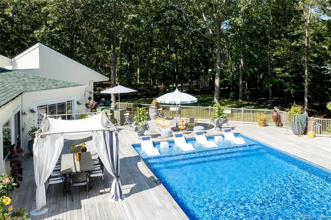 26 Quarter Ct in Westhampton, NY - Building Photo - Building Photo