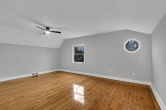 355 Central Ave N in Milaca, MN - Foto de edificio - Building Photo