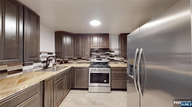 204 Philip Ave in Elmwood Park, NJ - Building Photo - Building Photo