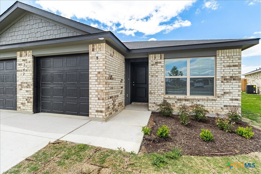 1242 Lehmann Dr in Copperas Cove, TX - Building Photo