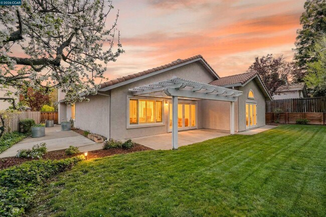 313 Deepcreek Ct in Danville, CA - Building Photo - Building Photo