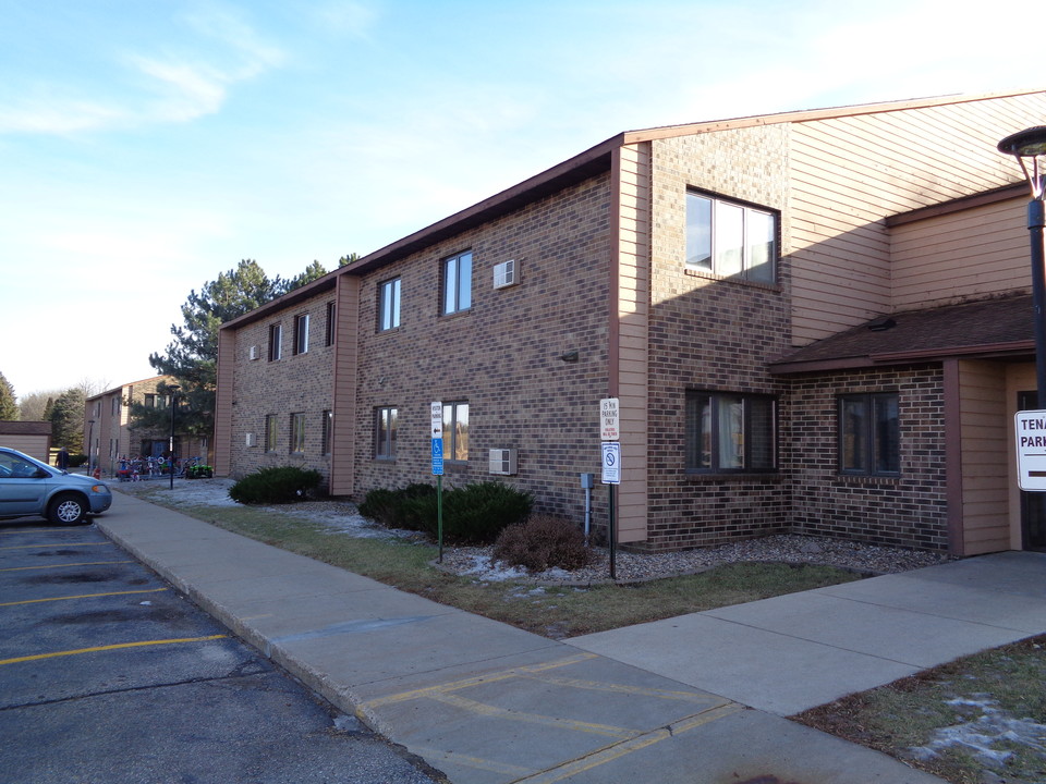 900 Hengen St in Fairmont, MN - Building Photo