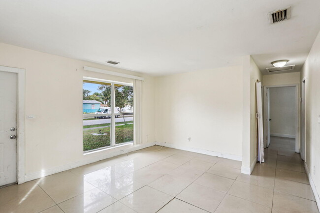 520 NE 45th St in Pompano Beach, FL - Building Photo - Building Photo