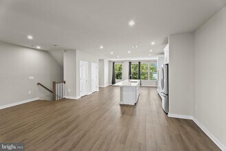 13558 Innovation Station Lp in Herndon, VA - Building Photo - Building Photo