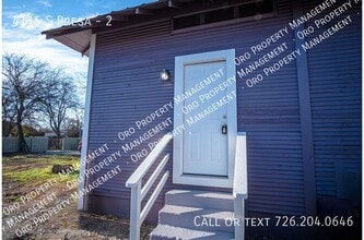 Newly Renovated Apartment Near Downtown, Unit 2 in San Antonio, TX - Building Photo - Building Photo