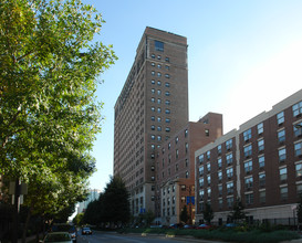 Lake Vista Apartments in Chicago, IL - Building Photo - Building Photo