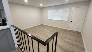 579 James Ave, Unit 1 in South Lake Tahoe, CA - Foto de edificio - Building Photo