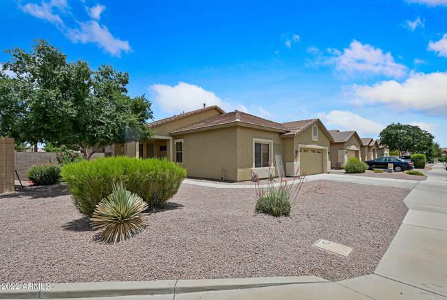 4240 E Augusta Ave in Chandler, AZ - Building Photo - Building Photo