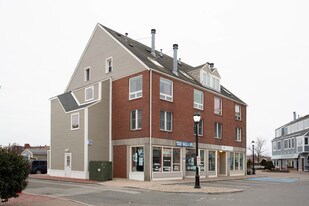 Pickering Wharf Marina Condominiums in Salem, MA - Building Photo