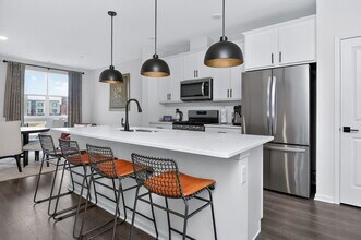 2213 Venture Dr in Schaumburg, IL - Building Photo - Building Photo