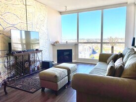 300 W Beech St in San Diego, CA - Building Photo