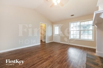 1296 N Hampton Dr in Hampton, GA - Foto de edificio - Building Photo