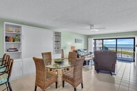 8830 S Sea Oaks Way in Vero Beach, FL - Foto de edificio - Building Photo