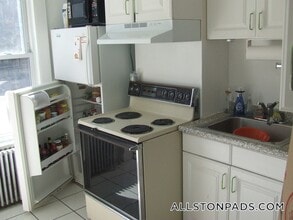 19 Greylock Rd, Unit left in Boston, MA - Building Photo - Building Photo