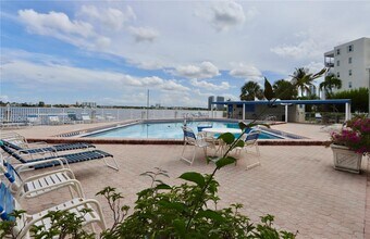 3020 Marcos Dr in Aventura, FL - Building Photo - Building Photo