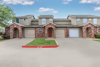 9257 Somerset Rd in San Antonio, TX - Building Photo - Building Photo