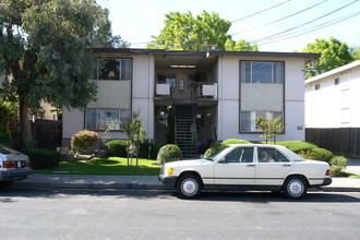 1516 Regent St in Redwood City, CA - Building Photo - Building Photo