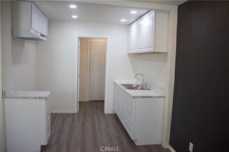 372 E 55th St in Los Angeles, CA - Building Photo - Building Photo