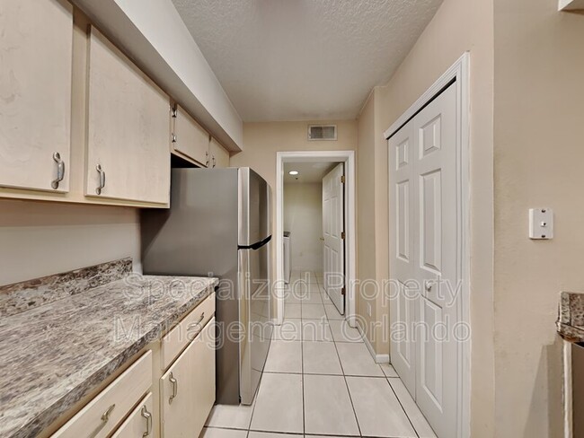 814 Crest Pines Dr-Unit -Apt 924 in Orlando, FL - Building Photo - Building Photo