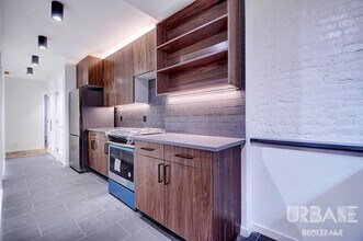 84 E 10th St in New York, NY - Building Photo - Building Photo