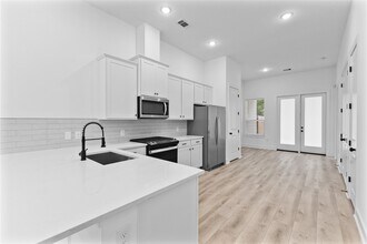 9116 Peachtree St in Houston, TX - Building Photo - Building Photo