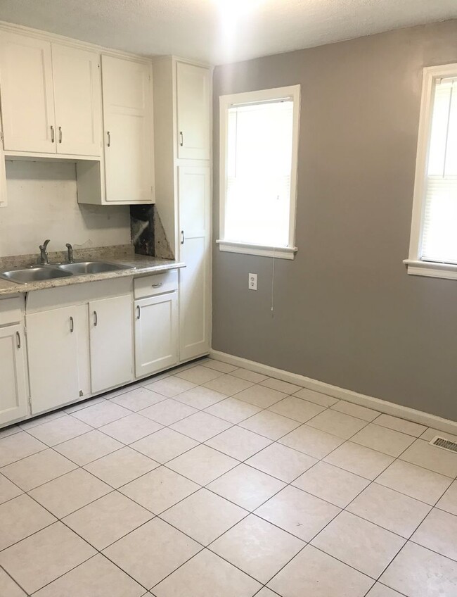 617-617 N Broadway St in Leavenworth, KS - Building Photo - Building Photo