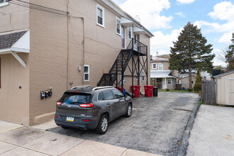 Magnolia's Corner in Bridgeport, PA - Building Photo - Building Photo