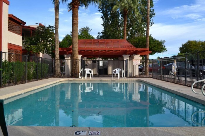 4211 E Palm Ln-Unit -UNIT 105 in Phoenix, AZ - Foto de edificio